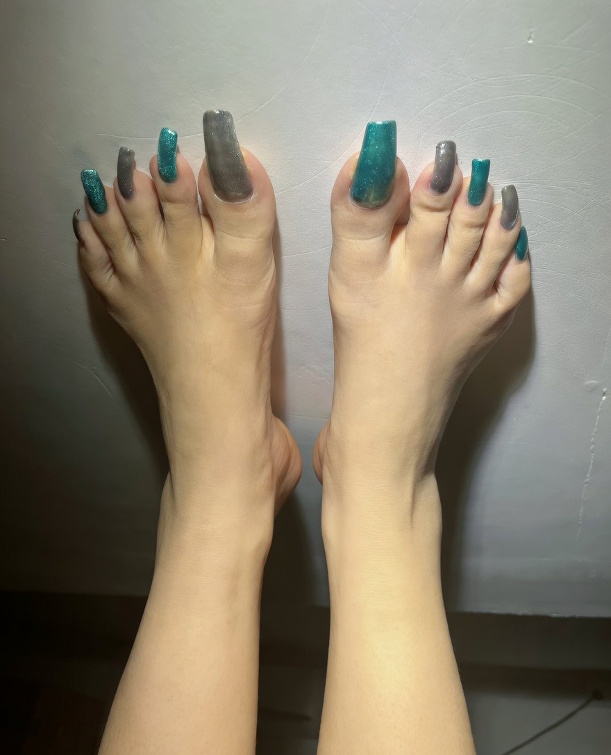 Hyderabad BDSM Mistress Anu feet with long toenails
