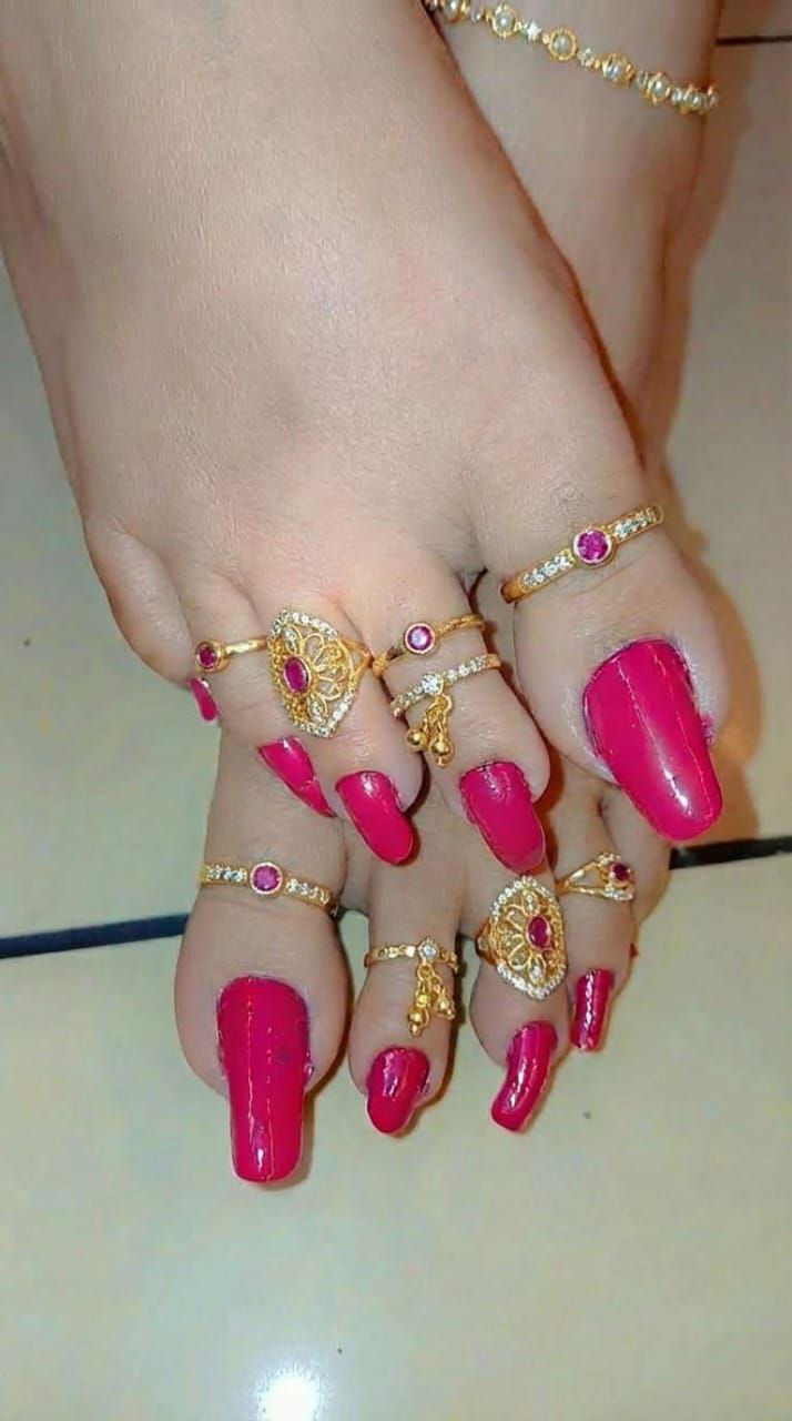 Feet with painted toenails for the Fukuoka BDSM Mistress page