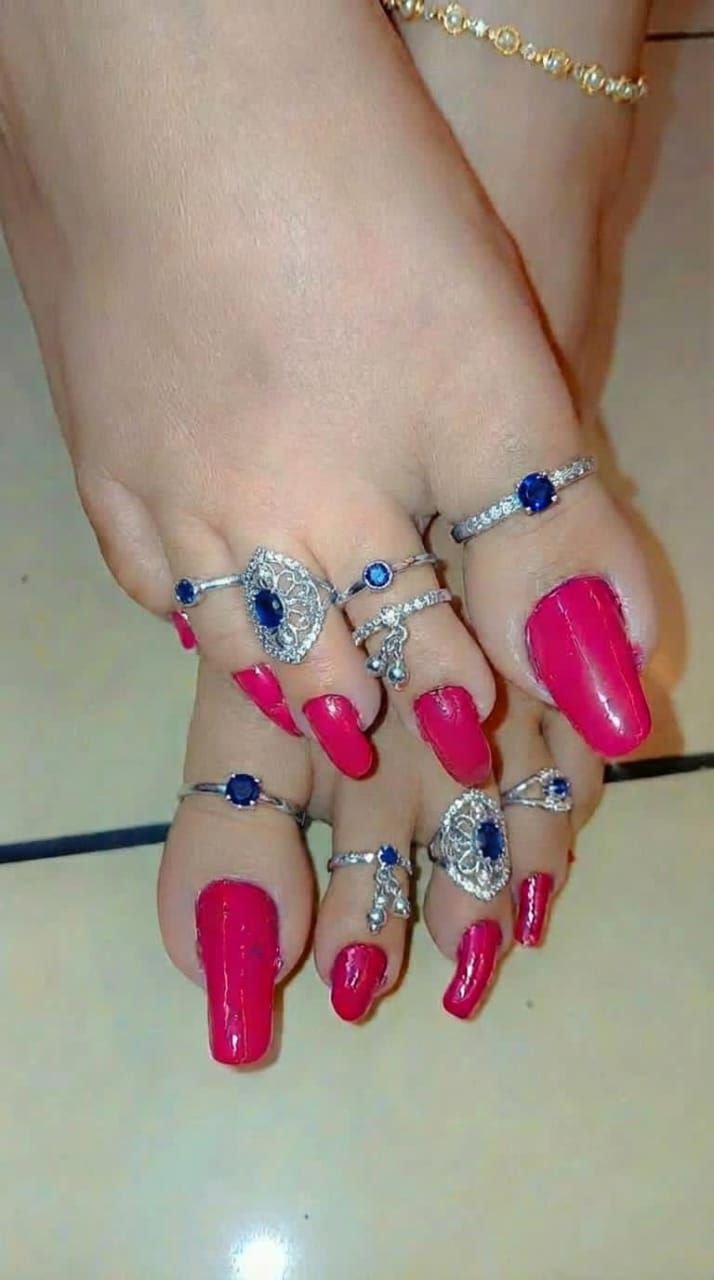 Hua Hin BDSM Mistress Anu – pink painted toenails