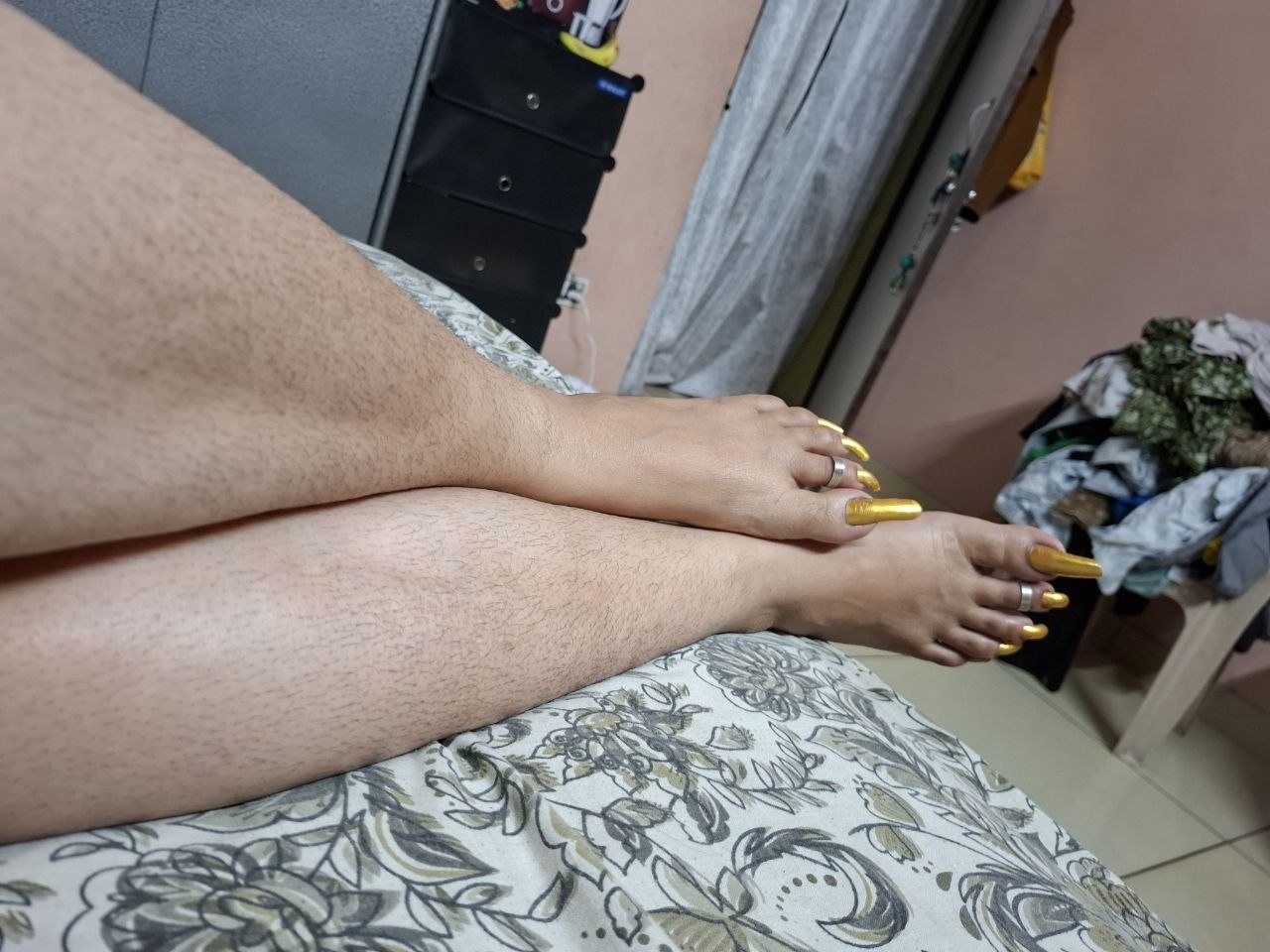 Kolding BDSM Mistress Anu feet with long painted toenails