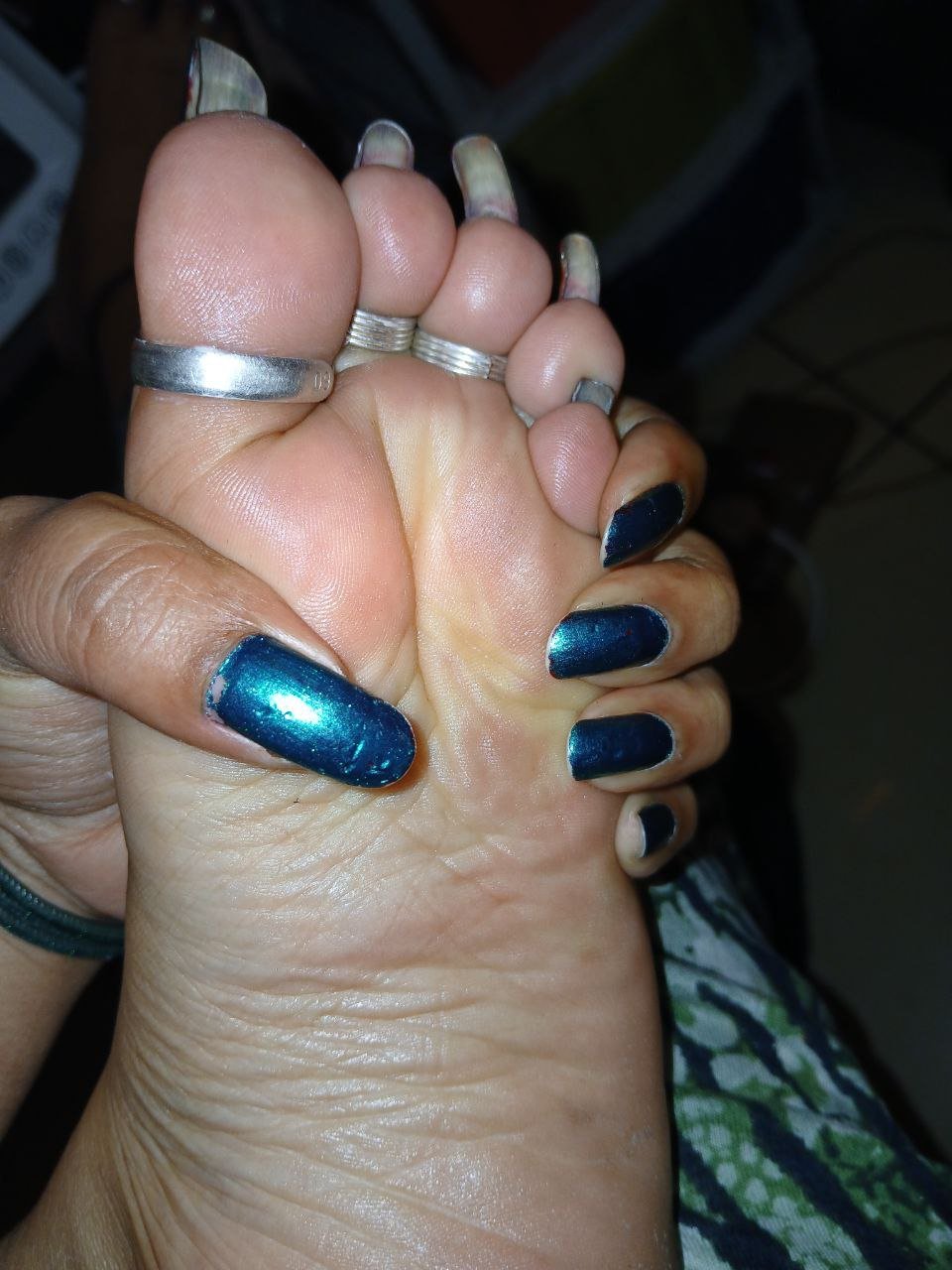 Porto Alegre BDSM Mistress Anu – blue toenails