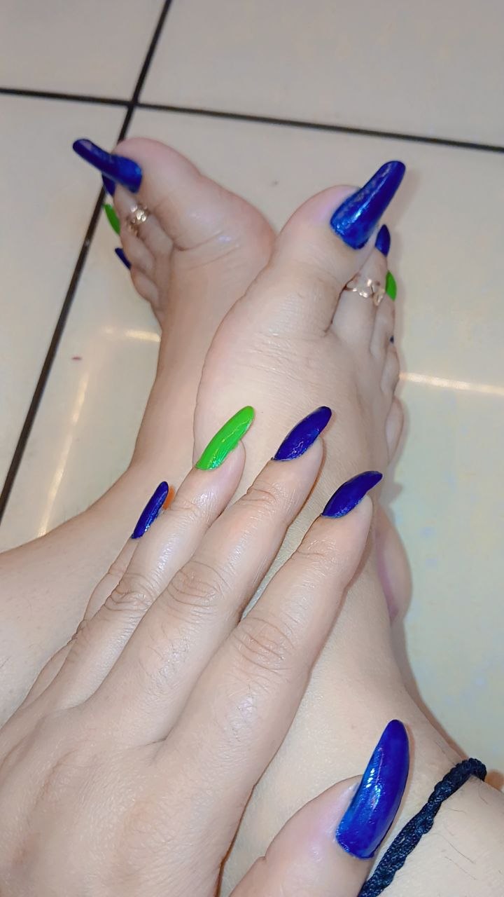 Roskilde BDSM Mistress Anu – feet with painted toenails