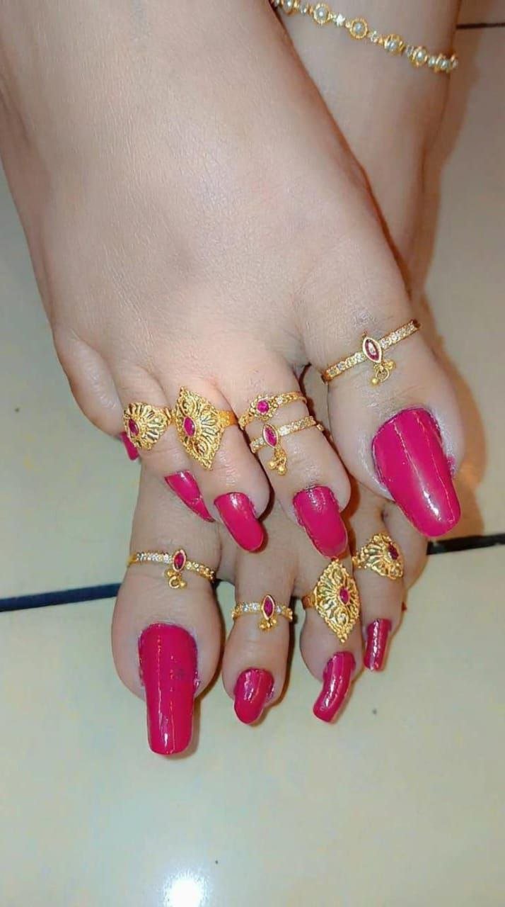 Pink Painted Toenails for the São Paulo BDSM Mistress Anu page