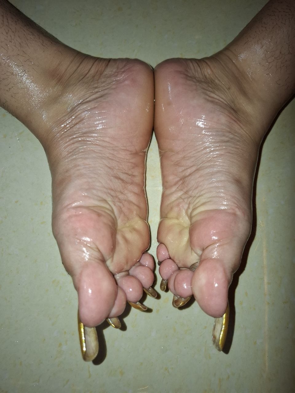 Singapore BDSM Mistress Anu feet with long painted toenails